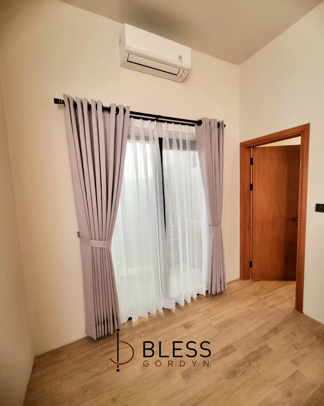 Blackout Desember 80% .Percayakan home decor Anda kepada kami! GRATIS KONSULTASI. ___________ (1)